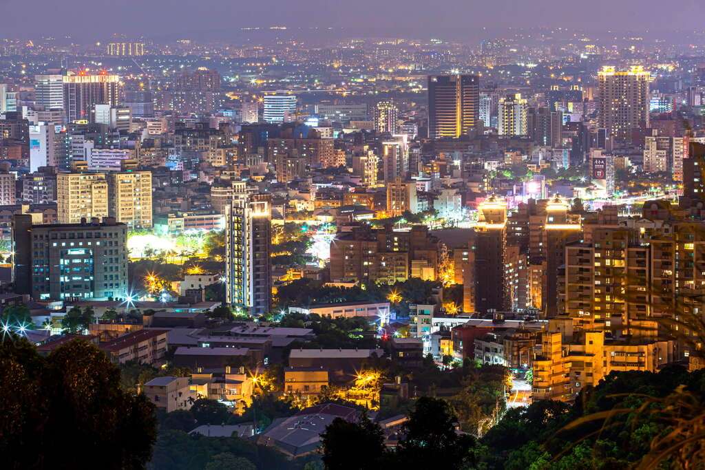 台湾省西北部的桃园市夜景